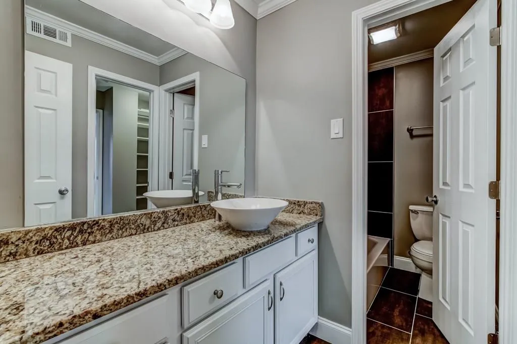 6980 Roswell Road Unit B6, Atlanta, Georgia 30328, 2 Bedrooms Bedrooms, ,1 BathroomBathrooms,Residential,Sold,6980 Roswell Road Unit B6,5820432