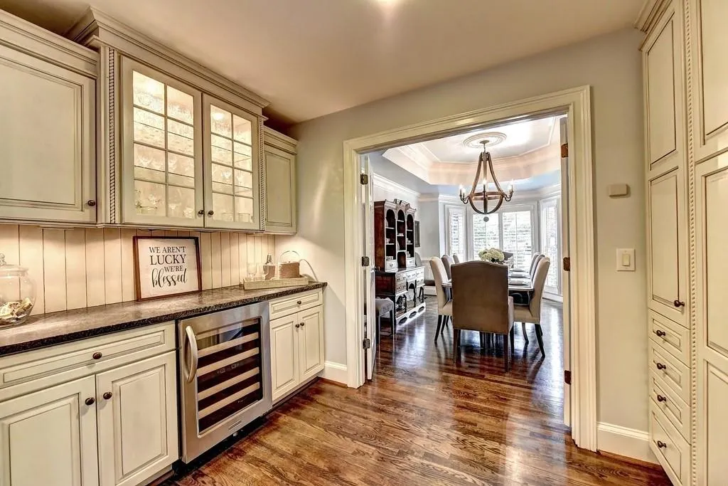 1000 The 16th Fairway, Sandy Springs, Georgia 30350, 6 Bedrooms Bedrooms, ,4 BathroomsBathrooms,Residential,Sold,1000 The 16th Fairway,6540310