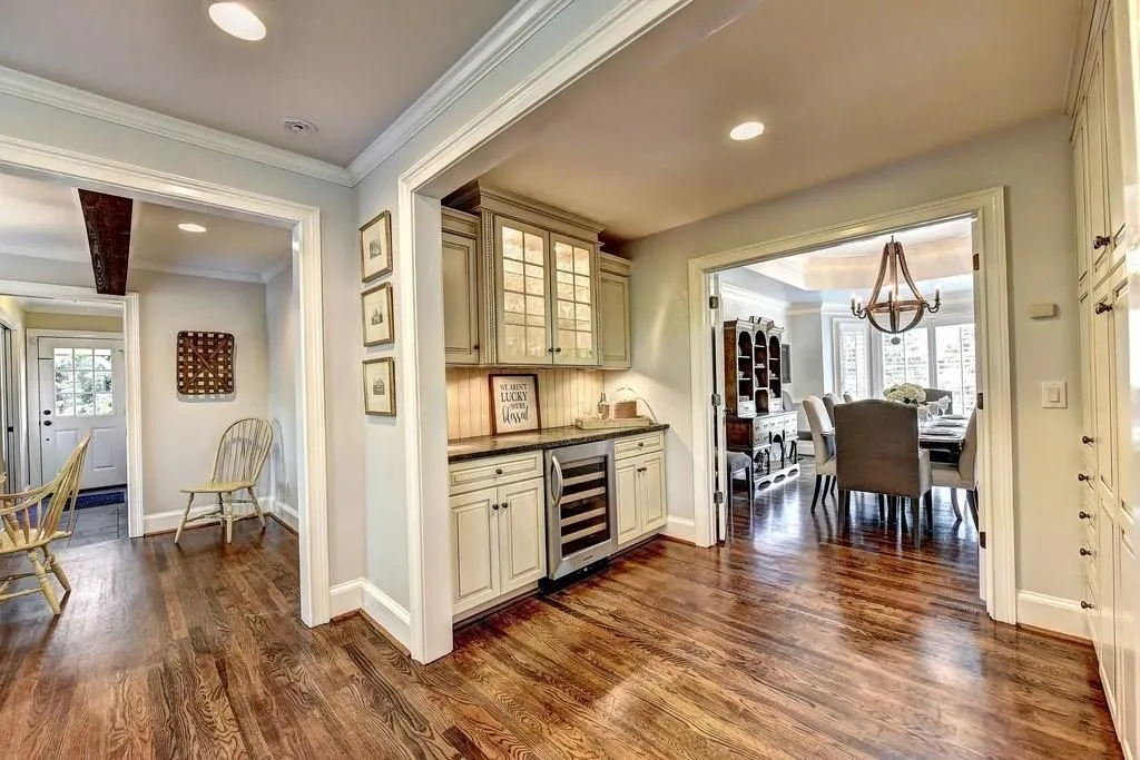 1000 The 16th Fairway, Sandy Springs, Georgia 30350, 6 Bedrooms Bedrooms, ,4 BathroomsBathrooms,Residential,Sold,1000 The 16th Fairway,6540310