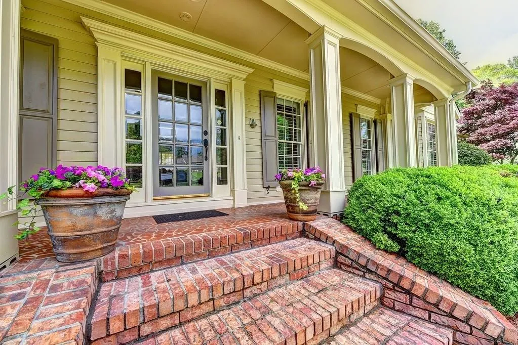 1000 The 16th Fairway, Sandy Springs, Georgia 30350, 6 Bedrooms Bedrooms, ,4 BathroomsBathrooms,Residential,Sold,1000 The 16th Fairway,6540310