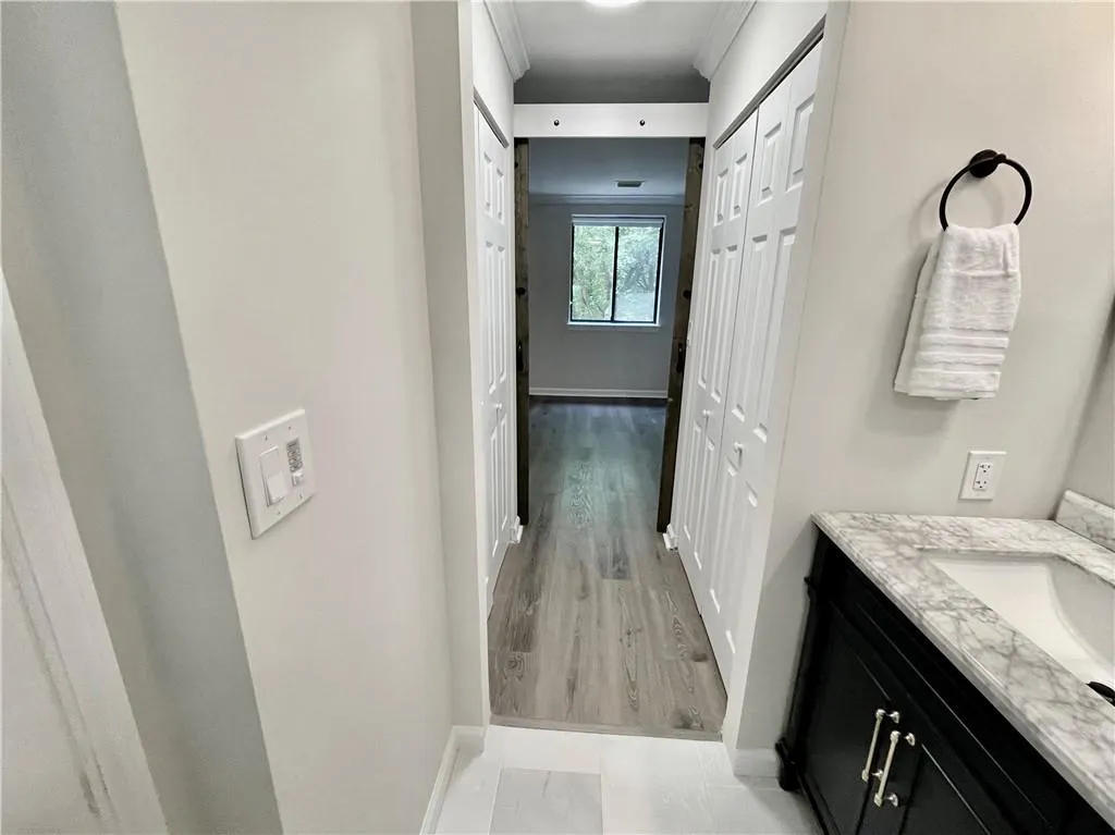 300 Johnson Ferry Road Unit A406, Atlanta, Georgia 30328, 1 Bedroom Bedrooms, ,1 BathroomBathrooms,Residential,Sold,300 Johnson Ferry Road Unit A406,7400895