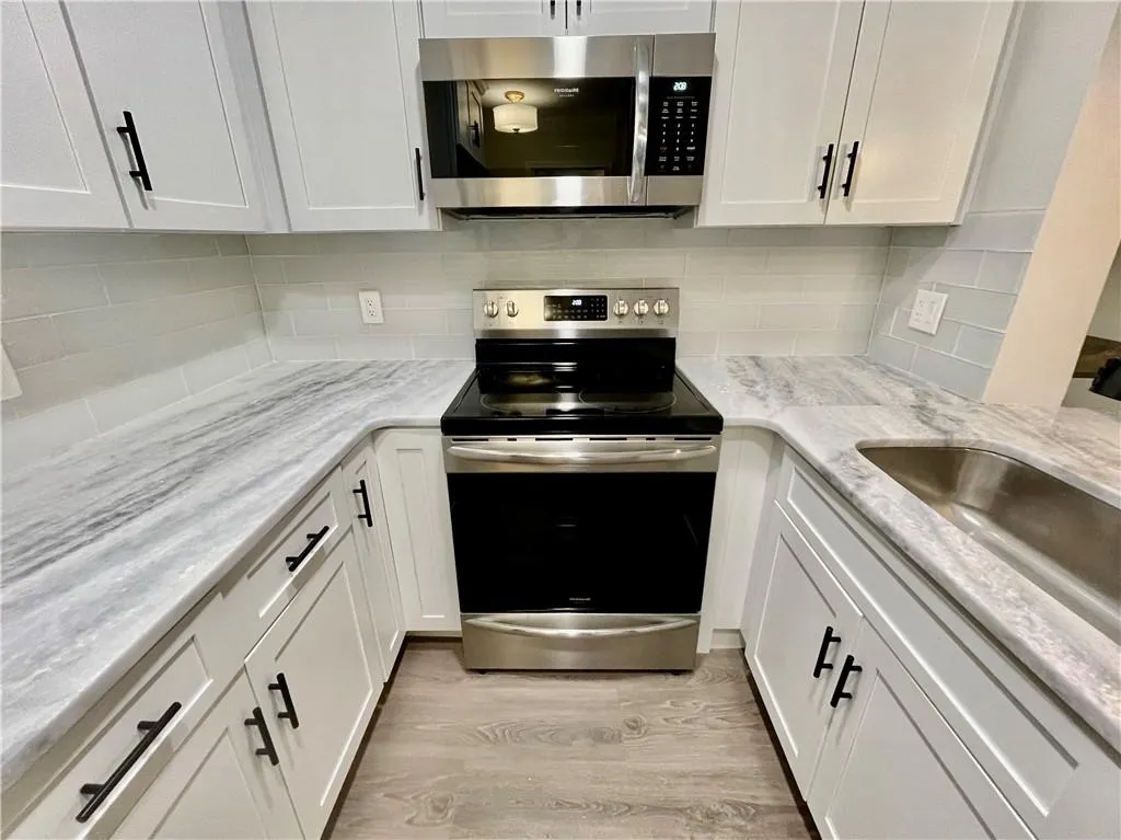 300 Johnson Ferry Road Unit A406, Atlanta, Georgia 30328, 1 Bedroom Bedrooms, ,1 BathroomBathrooms,Residential,Sold,300 Johnson Ferry Road Unit A406,7400895