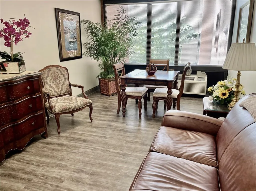 300 Johnson Ferry Road Unit A406, Atlanta, Georgia 30328, 1 Bedroom Bedrooms, ,1 BathroomBathrooms,Residential,Sold,300 Johnson Ferry Road Unit A406,7400895