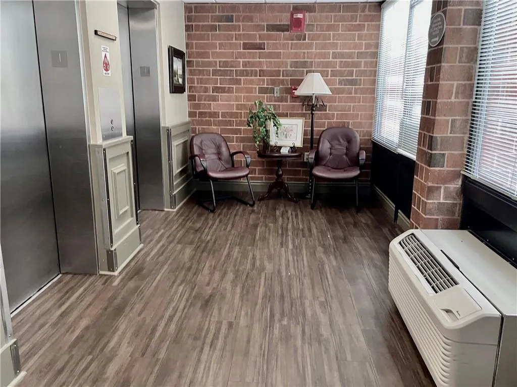 300 Johnson Ferry Road Unit A406, Atlanta, Georgia 30328, 1 Bedroom Bedrooms, ,1 BathroomBathrooms,Residential,Sold,300 Johnson Ferry Road Unit A406,7400895