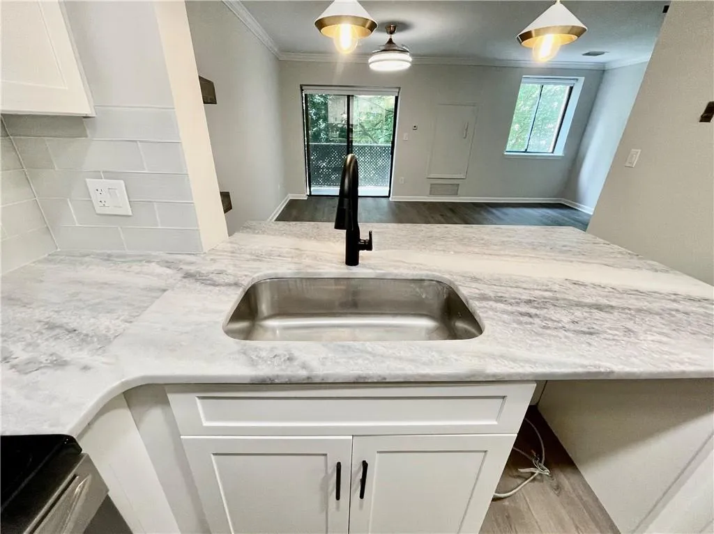 300 Johnson Ferry Road Unit A406, Atlanta, Georgia 30328, 1 Bedroom Bedrooms, ,1 BathroomBathrooms,Residential,Sold,300 Johnson Ferry Road Unit A406,7400895