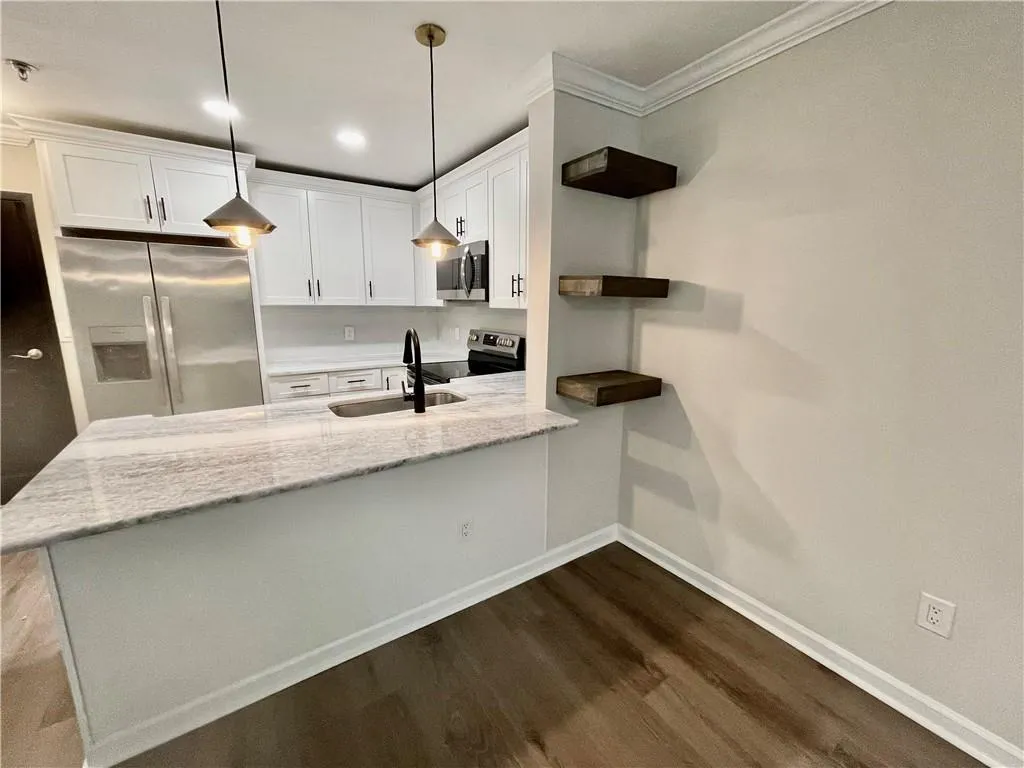 300 Johnson Ferry Road Unit A406, Atlanta, Georgia 30328, 1 Bedroom Bedrooms, ,1 BathroomBathrooms,Residential,Sold,300 Johnson Ferry Road Unit A406,7400895