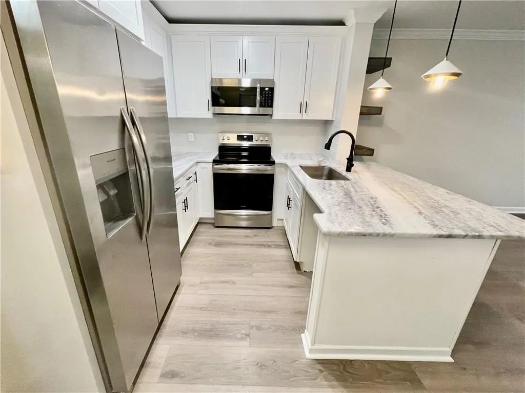 300 Johnson Ferry Road Unit A406, Atlanta, Georgia 30328, 1 Bedroom Bedrooms, ,1 BathroomBathrooms,Residential,Sold,300 Johnson Ferry Road Unit A406,7400895