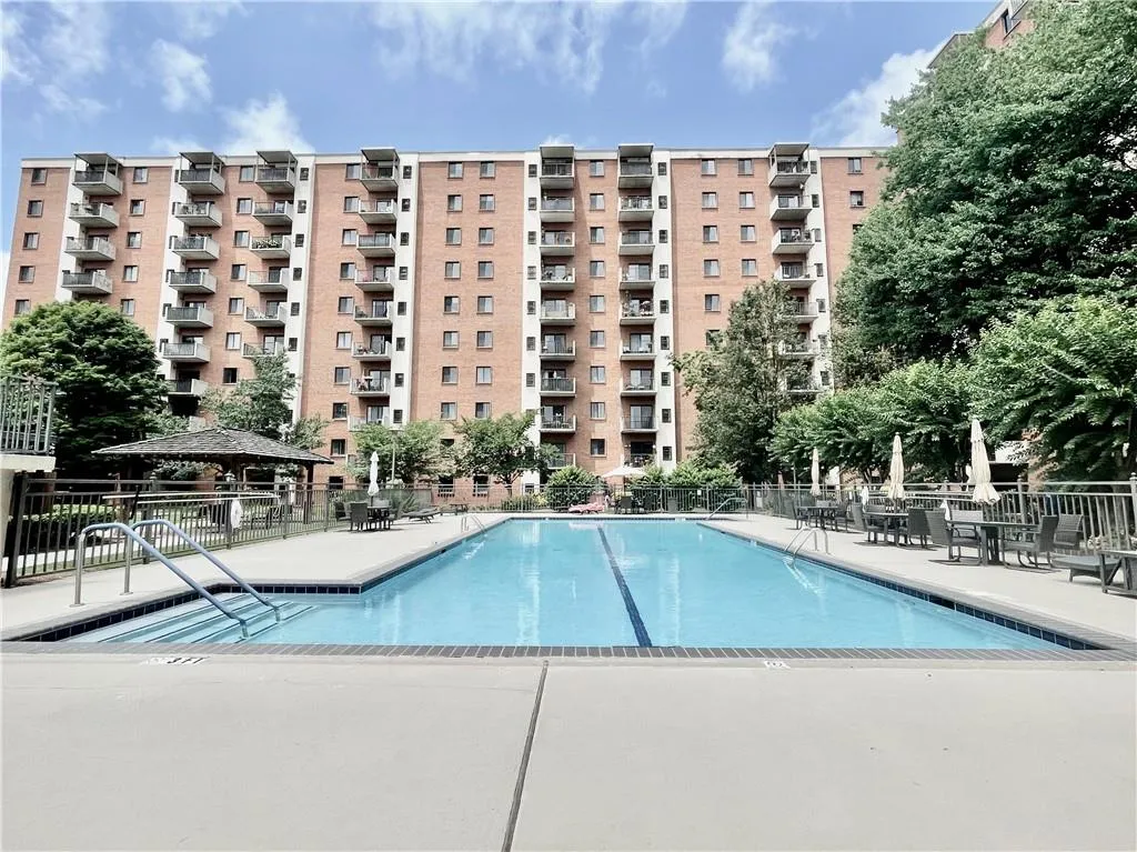 300 Johnson Ferry Road Unit A406, Atlanta, Georgia 30328, 1 Bedroom Bedrooms, ,1 BathroomBathrooms,Residential,Sold,300 Johnson Ferry Road Unit A406,7400895