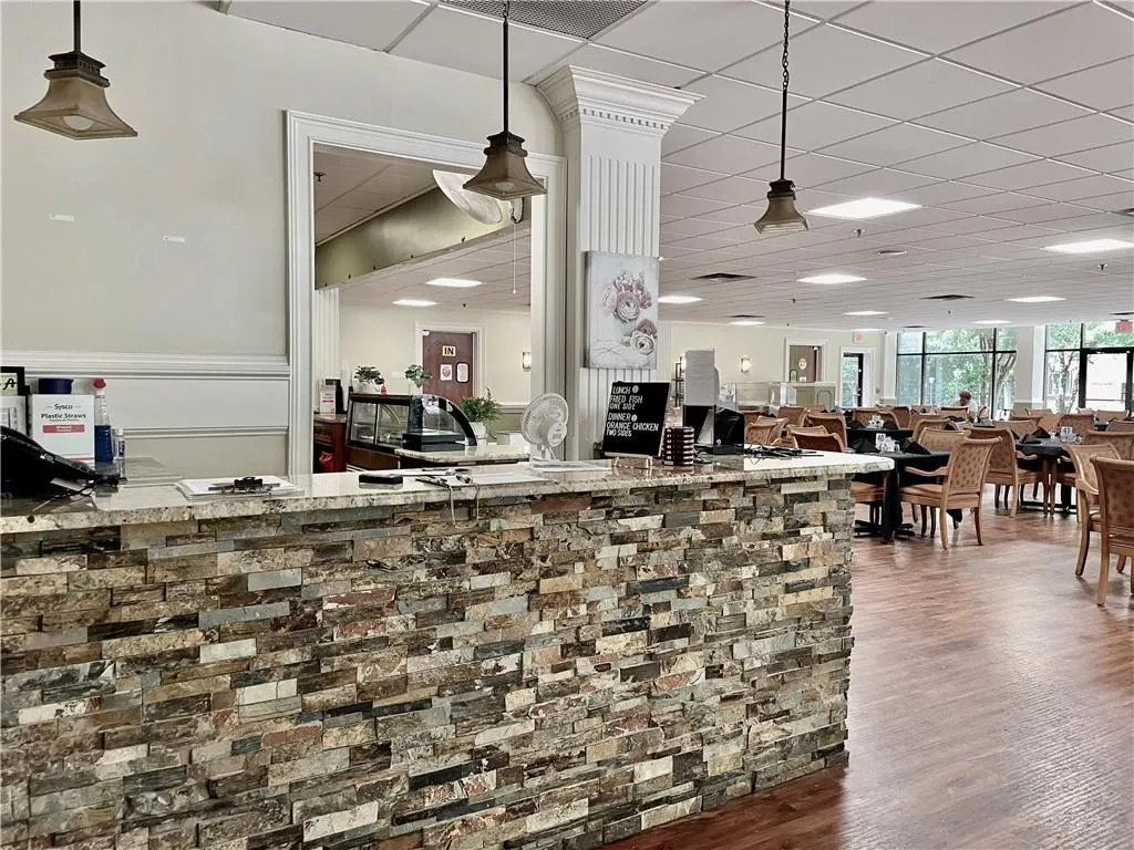 300 Johnson Ferry Road Unit A406, Atlanta, Georgia 30328, 1 Bedroom Bedrooms, ,1 BathroomBathrooms,Residential,Sold,300 Johnson Ferry Road Unit A406,7400895