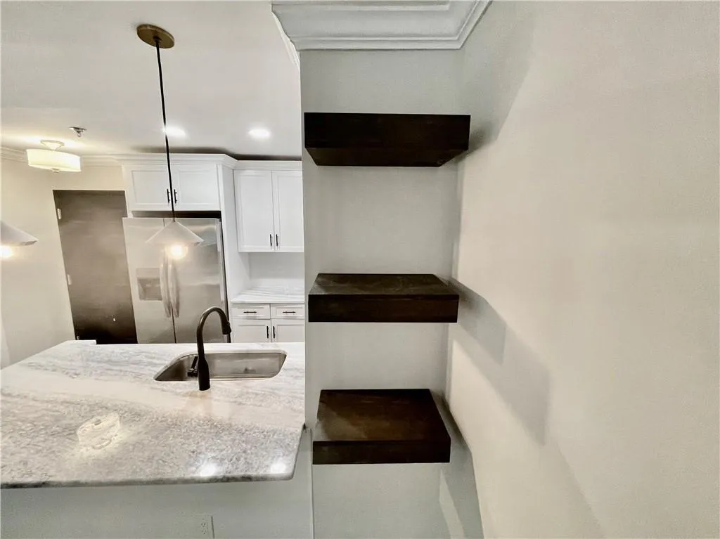 300 Johnson Ferry Road Unit A406, Atlanta, Georgia 30328, 1 Bedroom Bedrooms, ,1 BathroomBathrooms,Residential,Sold,300 Johnson Ferry Road Unit A406,7400895