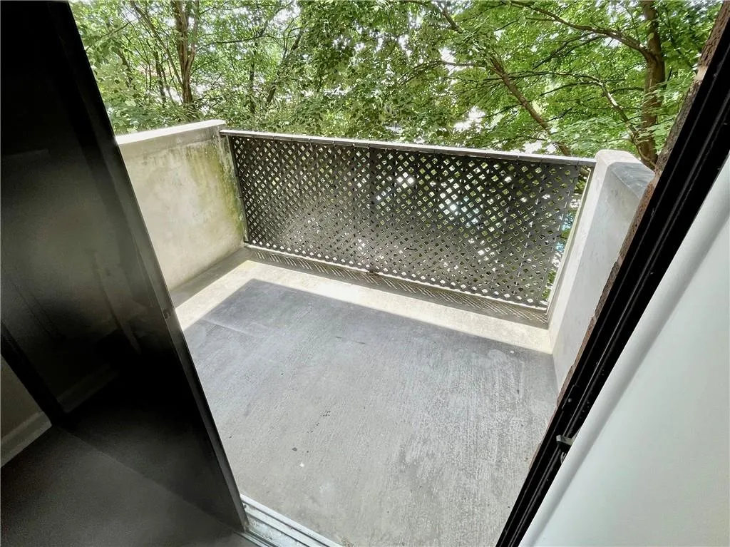 300 Johnson Ferry Road Unit A406, Atlanta, Georgia 30328, 1 Bedroom Bedrooms, ,1 BathroomBathrooms,Residential,Sold,300 Johnson Ferry Road Unit A406,7400895