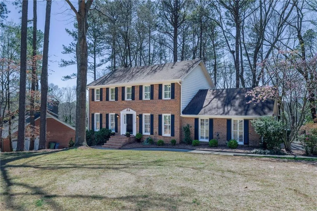 725 Glengary Way Ne, Atlanta, Georgia 30342, 5 Bedrooms Bedrooms, ,3 BathroomsBathrooms,Residential,Sold,725 Glengary Way Ne,7580834