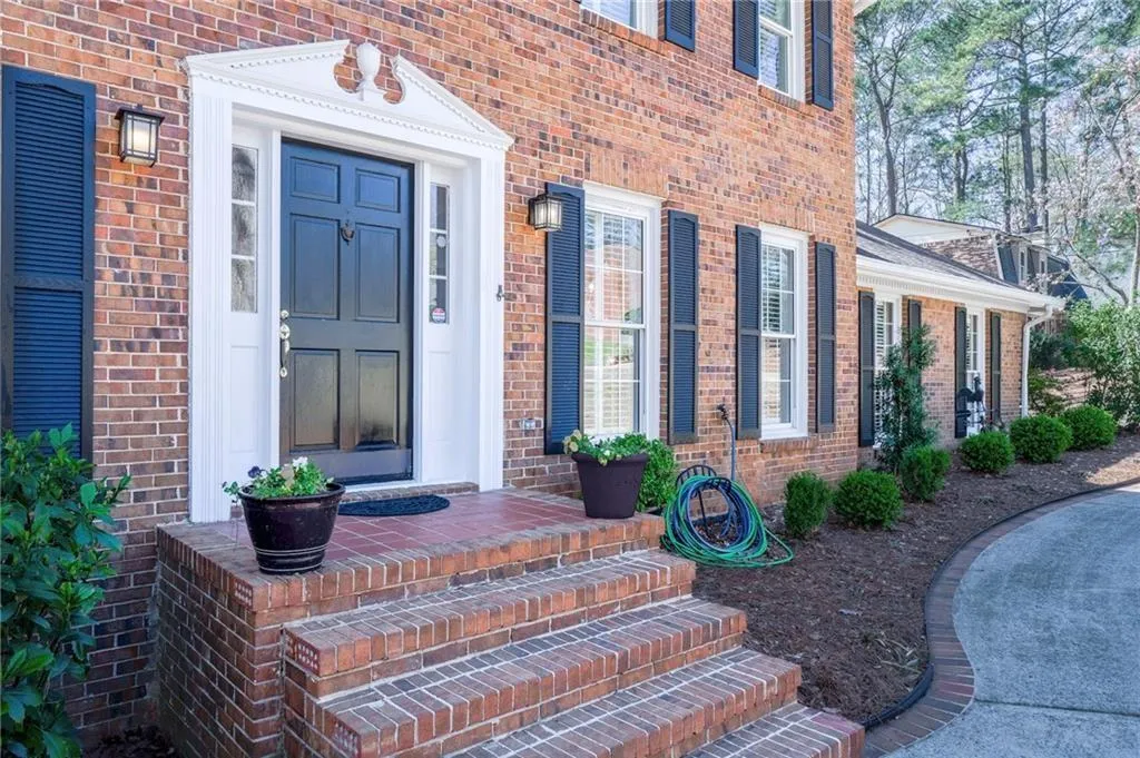 725 Glengary Way Ne, Atlanta, Georgia 30342, 5 Bedrooms Bedrooms, ,3 BathroomsBathrooms,Residential,Sold,725 Glengary Way Ne,7580834