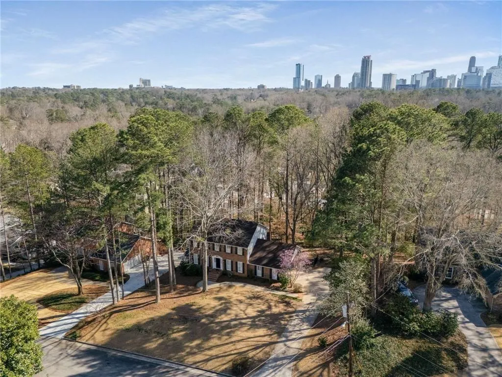 725 Glengary Way Ne, Atlanta, Georgia 30342, 5 Bedrooms Bedrooms, ,3 BathroomsBathrooms,Residential,Sold,725 Glengary Way Ne,7580834
