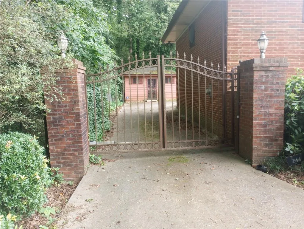 Entrance Gate to backyard