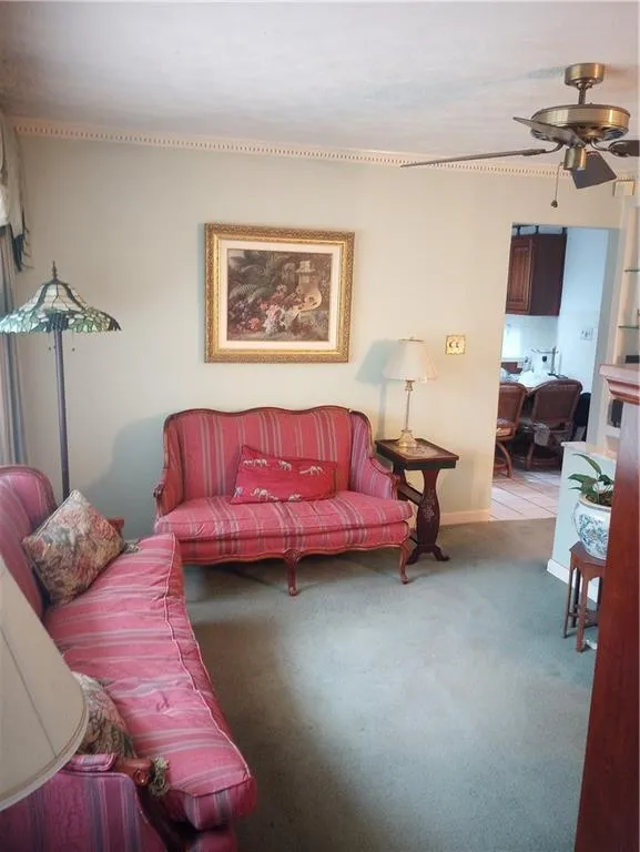 Sitting room near entrance