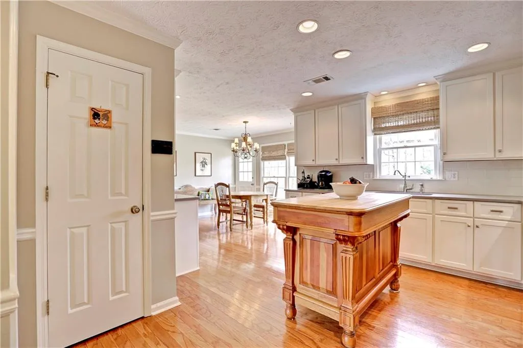 325 Amador Circle, Sandy Springs, Georgia 30350, 4 Bedrooms Bedrooms, ,2 BathroomsBathrooms,Residential,Sold,325 Amador Circle,5649024