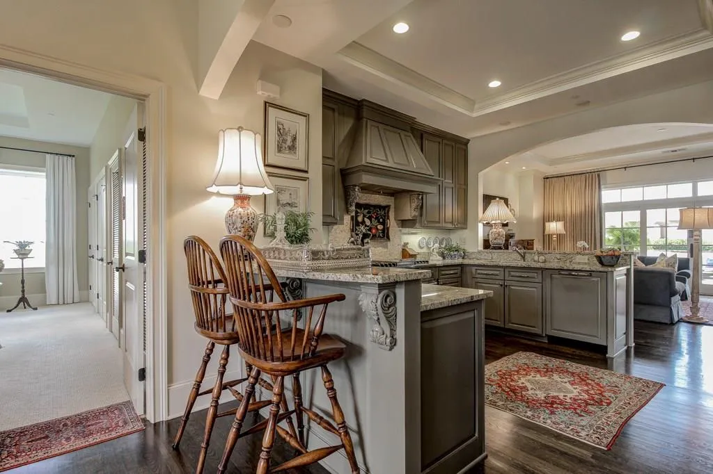 2700 Paces Ferry Road Se Unit 101, Atlanta, Georgia 30339, 3 Bedrooms Bedrooms, ,3 BathroomsBathrooms,Residential,Sold,2700 Paces Ferry Road Se Unit 101,5744122