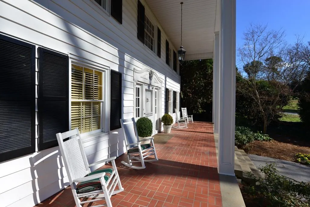 3801 Club Drive Ne, Atlanta, Georgia 30319, 5 Bedrooms Bedrooms, ,3 BathroomsBathrooms,Residential,Sold,3801 Club Drive Ne,5649486