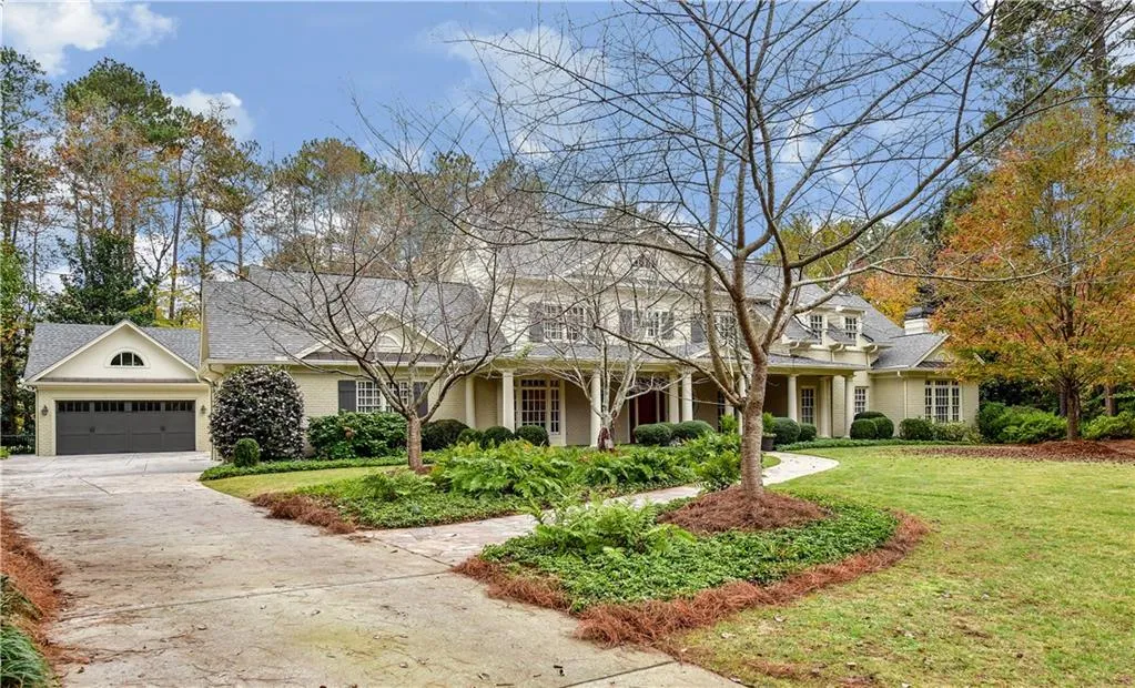 530 Kenbrook Drive, Atlanta, Georgia 30327, 6 Bedrooms Bedrooms, ,5 BathroomsBathrooms,Residential,Sold,530 Kenbrook Drive,6098287