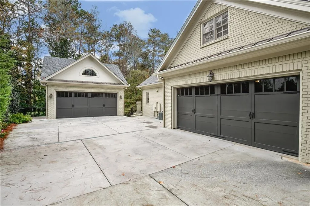 530 Kenbrook Drive, Atlanta, Georgia 30327, 6 Bedrooms Bedrooms, ,5 BathroomsBathrooms,Residential,Sold,530 Kenbrook Drive,6098287