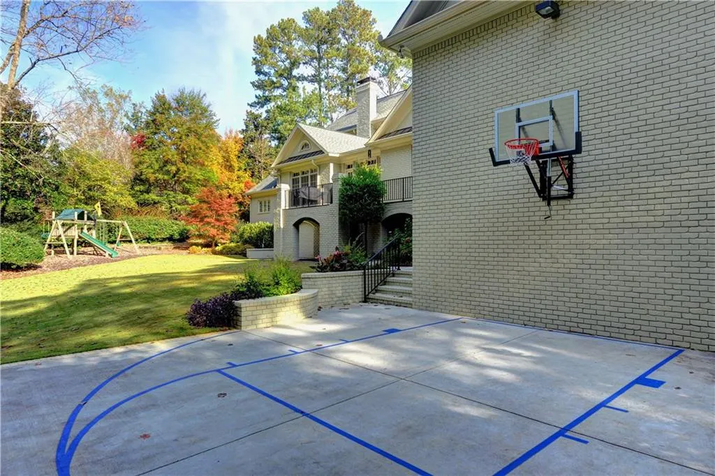 530 Kenbrook Drive, Atlanta, Georgia 30327, 6 Bedrooms Bedrooms, ,5 BathroomsBathrooms,Residential,Sold,530 Kenbrook Drive,6098287