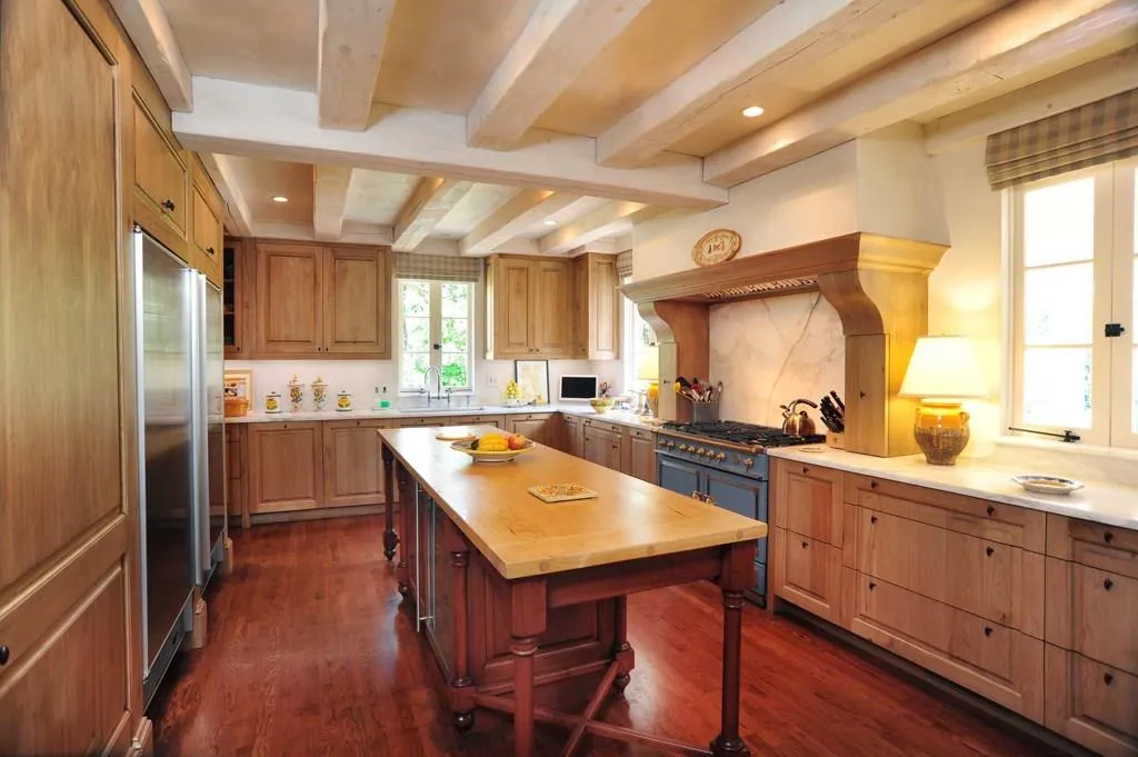 Atlanta, Georgia 30305, 5 Bedrooms Bedrooms, ,8 BathroomsBathrooms,Residential,Sold,5509588