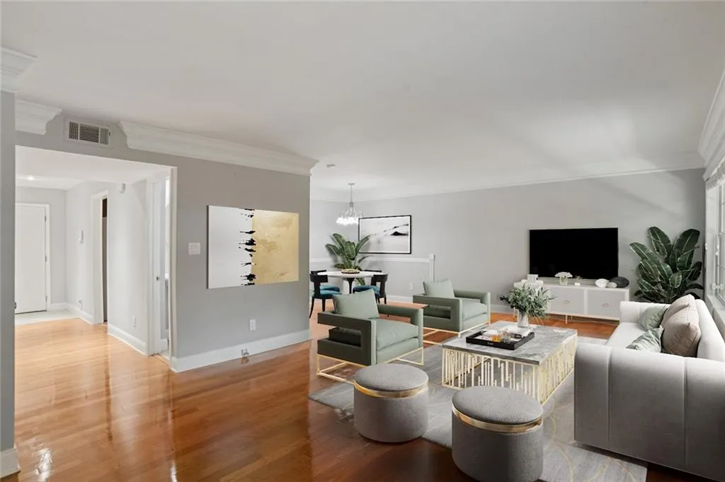 6980 Roswell Road Unit M1, Sandy Springs, Georgia 30328, 3 Bedrooms Bedrooms, ,2 BathroomsBathrooms,Residential,Sold,6980 Roswell Road Unit M1,6937137
