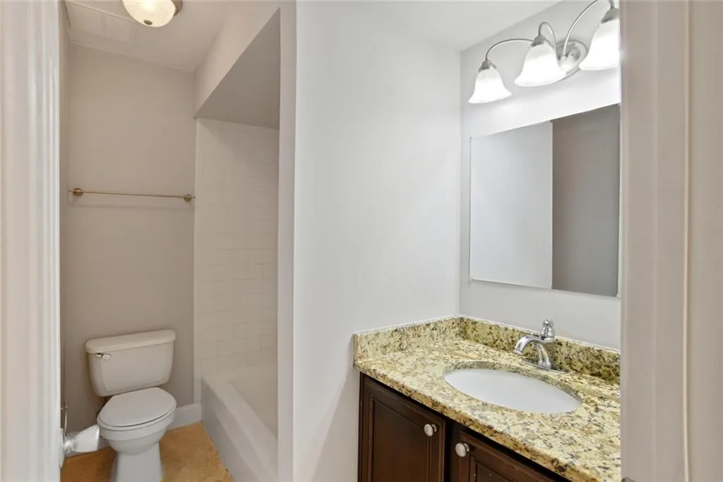 6980 Roswell Road Unit M1, Sandy Springs, Georgia 30328, 3 Bedrooms Bedrooms, ,2 BathroomsBathrooms,Residential,Sold,6980 Roswell Road Unit M1,6937137