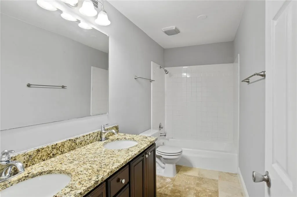 6980 Roswell Road Unit M1, Sandy Springs, Georgia 30328, 3 Bedrooms Bedrooms, ,2 BathroomsBathrooms,Residential,Sold,6980 Roswell Road Unit M1,6937137