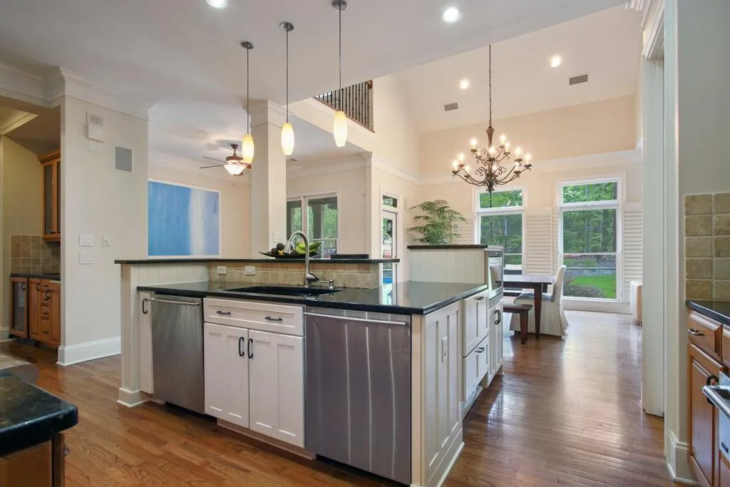 710 Glengate Place, Atlanta, Georgia 30328, 5 Bedrooms Bedrooms, ,5 BathroomsBathrooms,Residential,Sold,710 Glengate Place,5725214