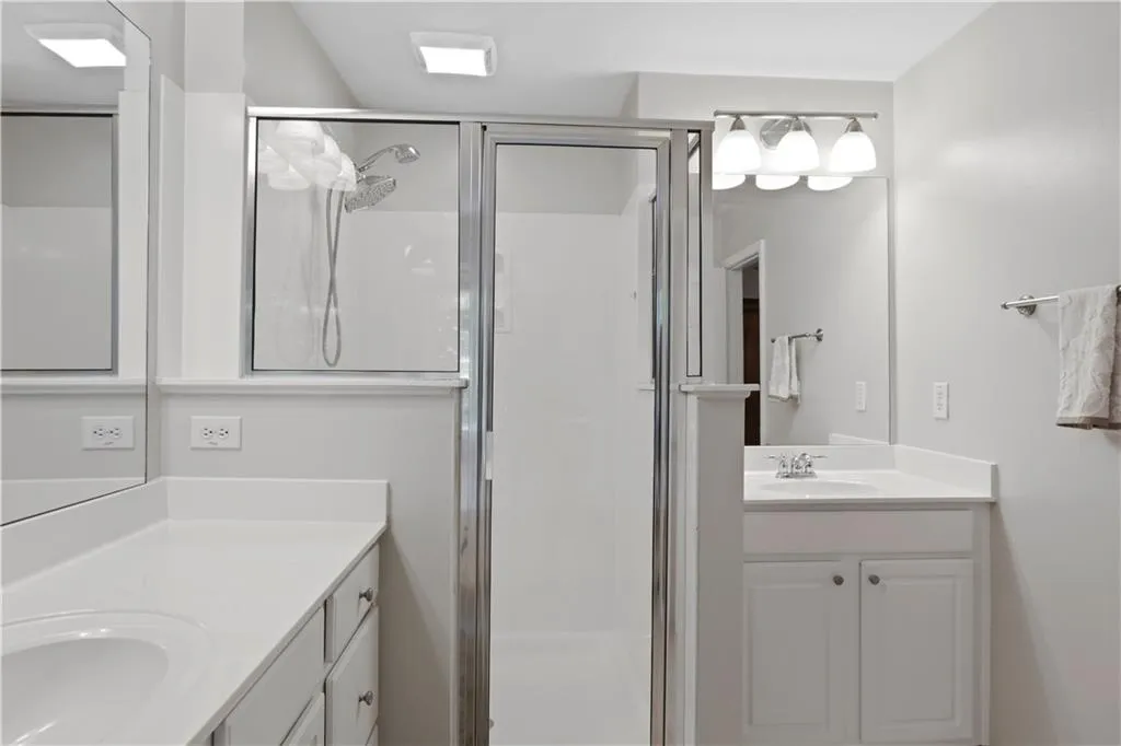 7923 Kiverton Place, Sandy Springs, Georgia 30350, 3 Bedrooms Bedrooms, ,3 BathroomsBathrooms,Residential,Sold,7923 Kiverton Place,6738655