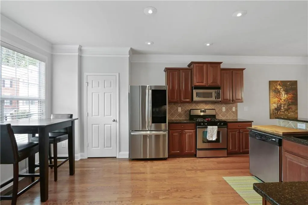 7923 Kiverton Place, Sandy Springs, Georgia 30350, 3 Bedrooms Bedrooms, ,3 BathroomsBathrooms,Residential,Sold,7923 Kiverton Place,6738655