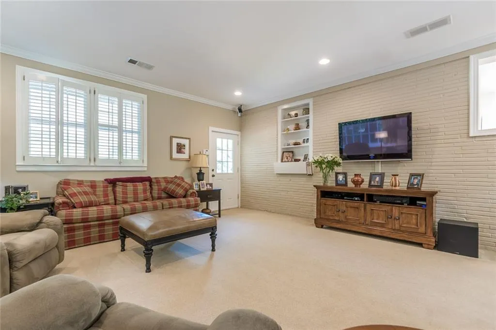 84 Mount Paran Road Nw, Sandy Springs, Georgia 30327, 3 Bedrooms Bedrooms, ,3 BathroomsBathrooms,Residential,Sold,84 Mount Paran Road Nw,6626940