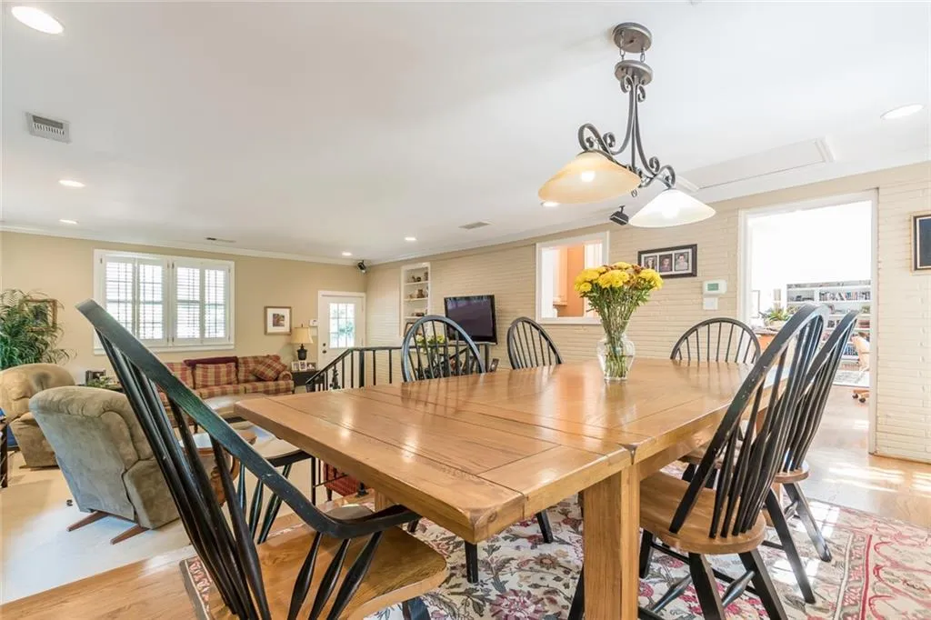 84 Mount Paran Road Nw, Sandy Springs, Georgia 30327, 3 Bedrooms Bedrooms, ,3 BathroomsBathrooms,Residential,Sold,84 Mount Paran Road Nw,6626940