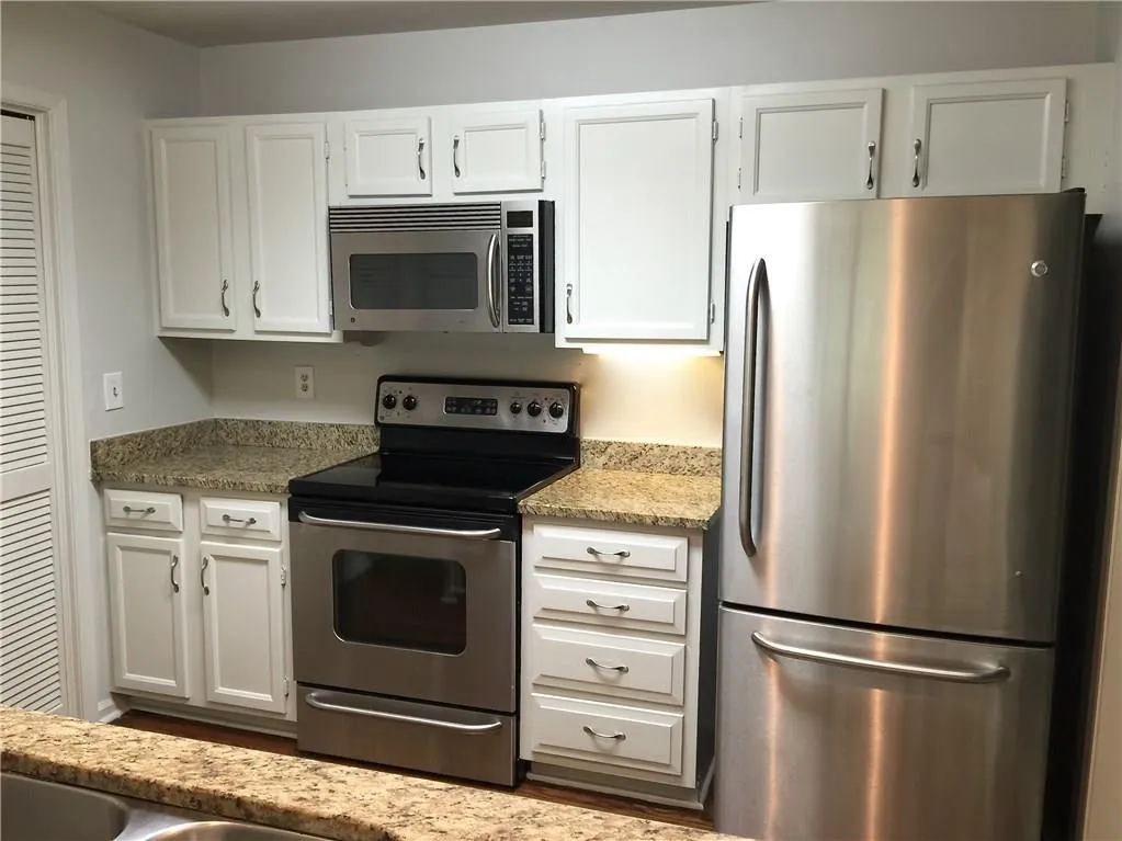 800 Camden Court, Atlanta, Georgia 30327, 2 Bedrooms Bedrooms, ,2 BathroomsBathrooms,Residential,Sold,800 Camden Court,5635297