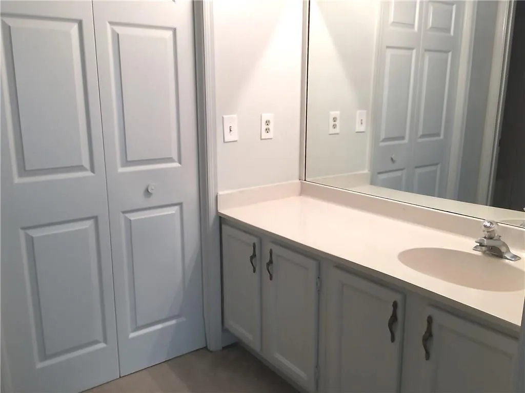 800 Camden Court, Atlanta, Georgia 30327, 2 Bedrooms Bedrooms, ,2 BathroomsBathrooms,Residential,Sold,800 Camden Court,5635297