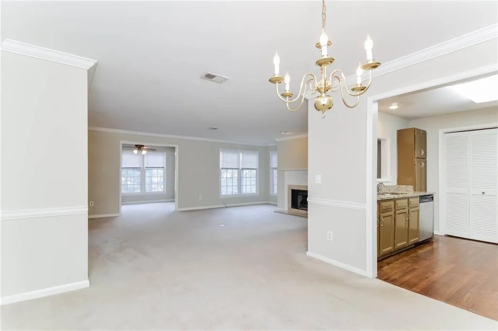 800 Camden Court, Atlanta, Georgia 30327, 2 Bedrooms Bedrooms, ,2 BathroomsBathrooms,Residential,Sold,800 Camden Court,5635297