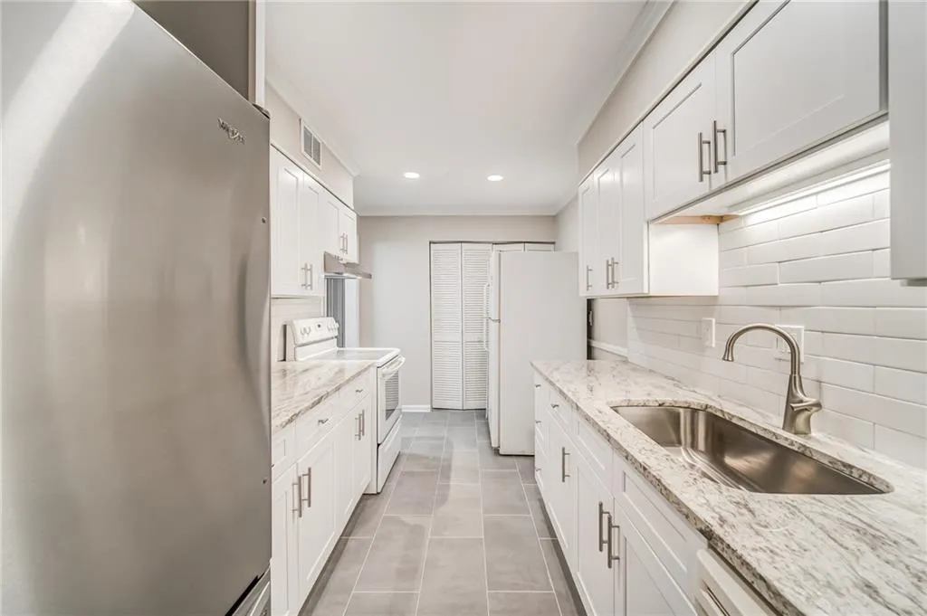 725 Dalrymple Road Unit 5a, Sandy Springs, Georgia 30328, 2 Bedrooms Bedrooms, ,2 BathroomsBathrooms,Residential,Sold,725 Dalrymple Road Unit 5a,6977257