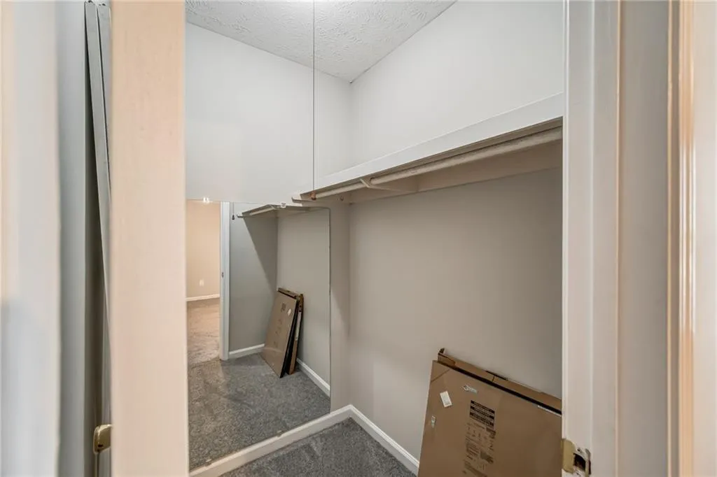 725 Dalrymple Road Unit 5a, Sandy Springs, Georgia 30328, 2 Bedrooms Bedrooms, ,2 BathroomsBathrooms,Residential,Sold,725 Dalrymple Road Unit 5a,6977257