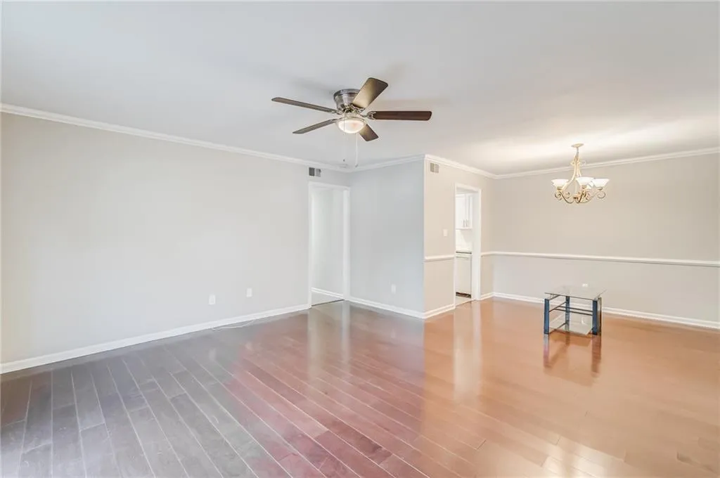 725 Dalrymple Road Unit 5a, Sandy Springs, Georgia 30328, 2 Bedrooms Bedrooms, ,2 BathroomsBathrooms,Residential,Sold,725 Dalrymple Road Unit 5a,6977257