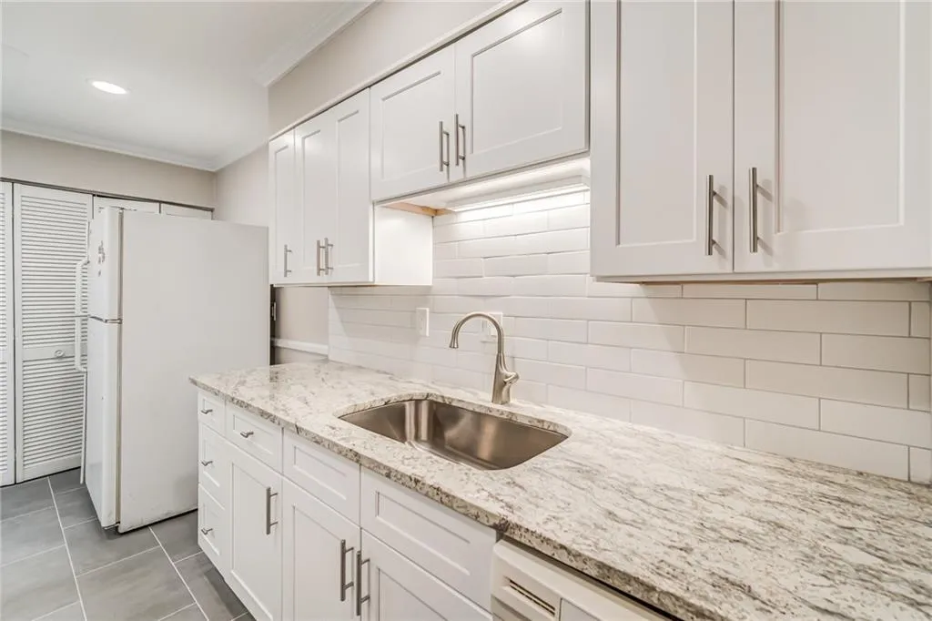 725 Dalrymple Road Unit 5a, Sandy Springs, Georgia 30328, 2 Bedrooms Bedrooms, ,2 BathroomsBathrooms,Residential,Sold,725 Dalrymple Road Unit 5a,6977257