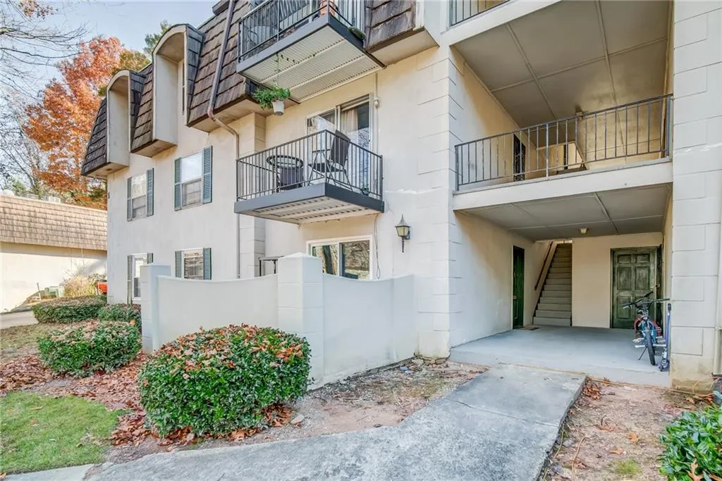 725 Dalrymple Road Unit 5a, Sandy Springs, Georgia 30328, 2 Bedrooms Bedrooms, ,2 BathroomsBathrooms,Residential,Sold,725 Dalrymple Road Unit 5a,6977257