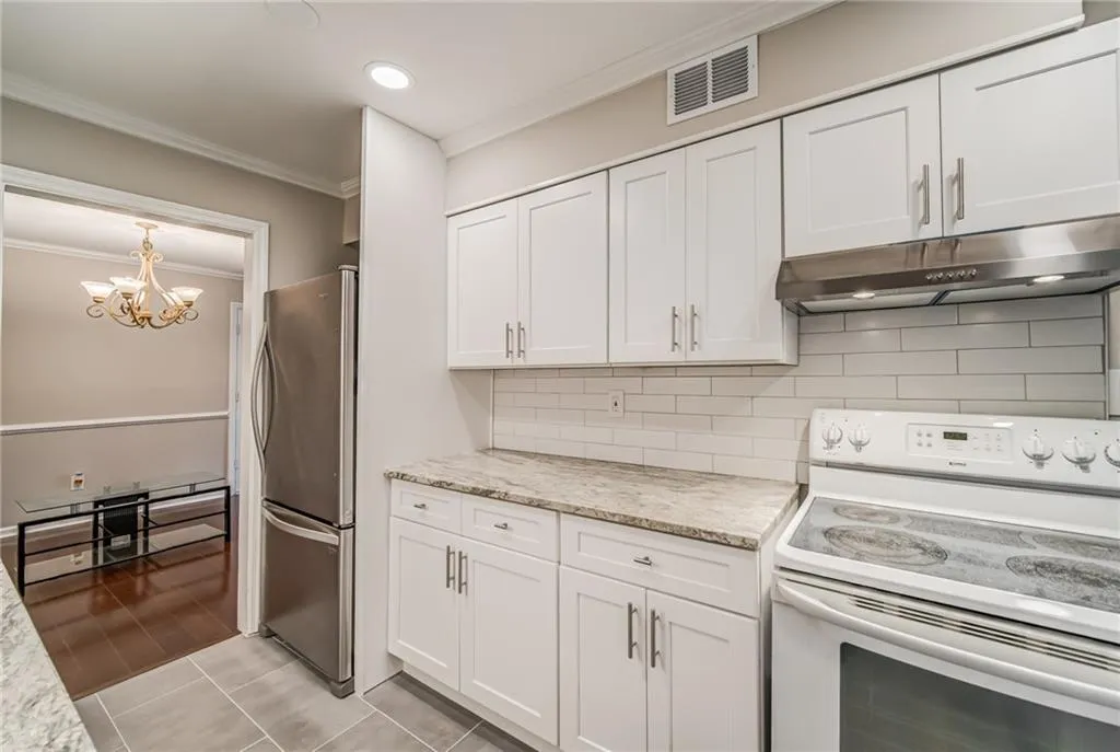 725 Dalrymple Road Unit 5a, Sandy Springs, Georgia 30328, 2 Bedrooms Bedrooms, ,2 BathroomsBathrooms,Residential,Sold,725 Dalrymple Road Unit 5a,6977257