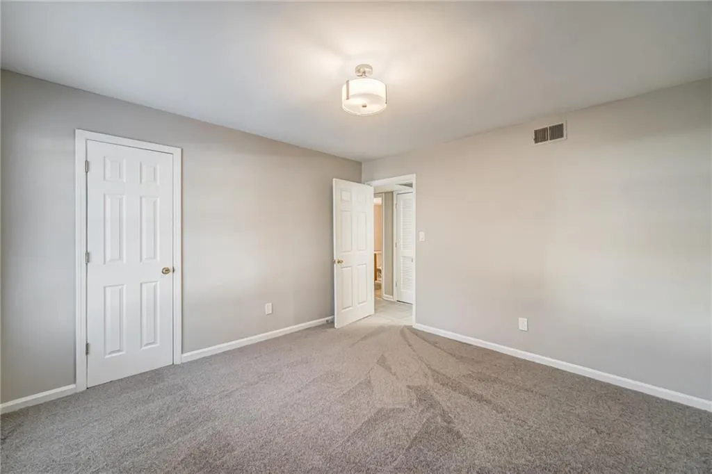 725 Dalrymple Road Unit 5a, Sandy Springs, Georgia 30328, 2 Bedrooms Bedrooms, ,2 BathroomsBathrooms,Residential,Sold,725 Dalrymple Road Unit 5a,6977257