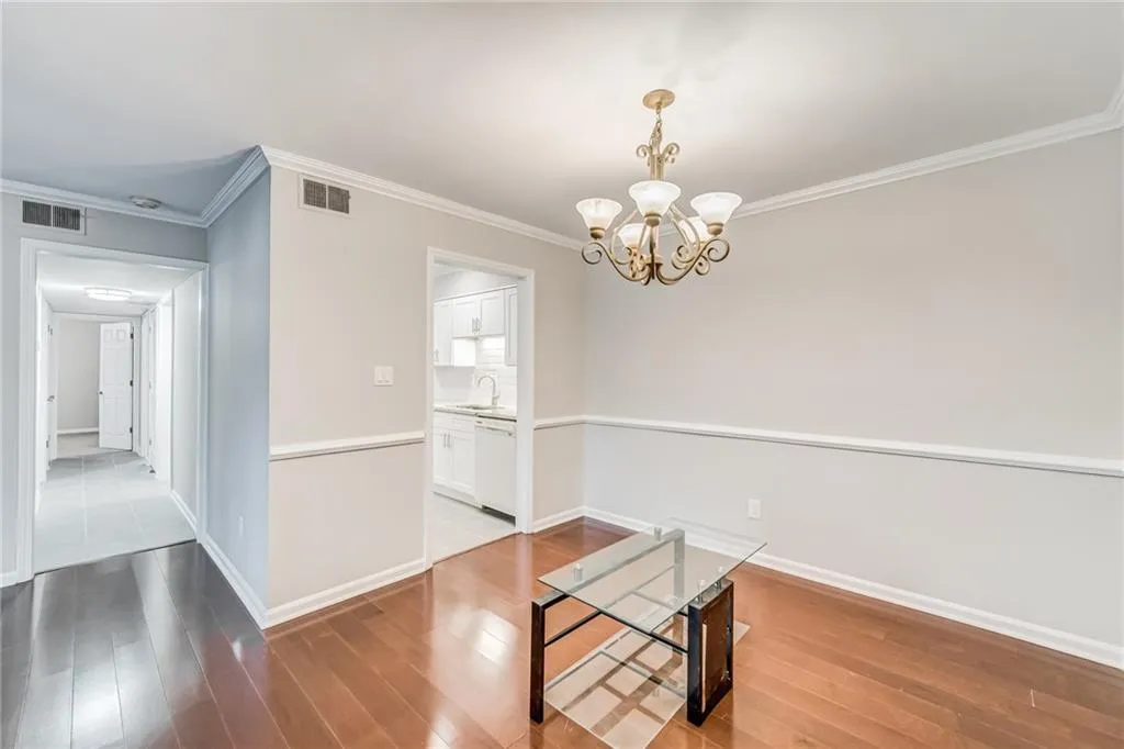 725 Dalrymple Road Unit 5a, Sandy Springs, Georgia 30328, 2 Bedrooms Bedrooms, ,2 BathroomsBathrooms,Residential,Sold,725 Dalrymple Road Unit 5a,6977257