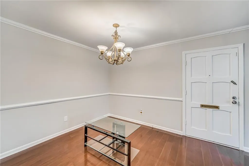 725 Dalrymple Road Unit 5a, Sandy Springs, Georgia 30328, 2 Bedrooms Bedrooms, ,2 BathroomsBathrooms,Residential,Sold,725 Dalrymple Road Unit 5a,6977257