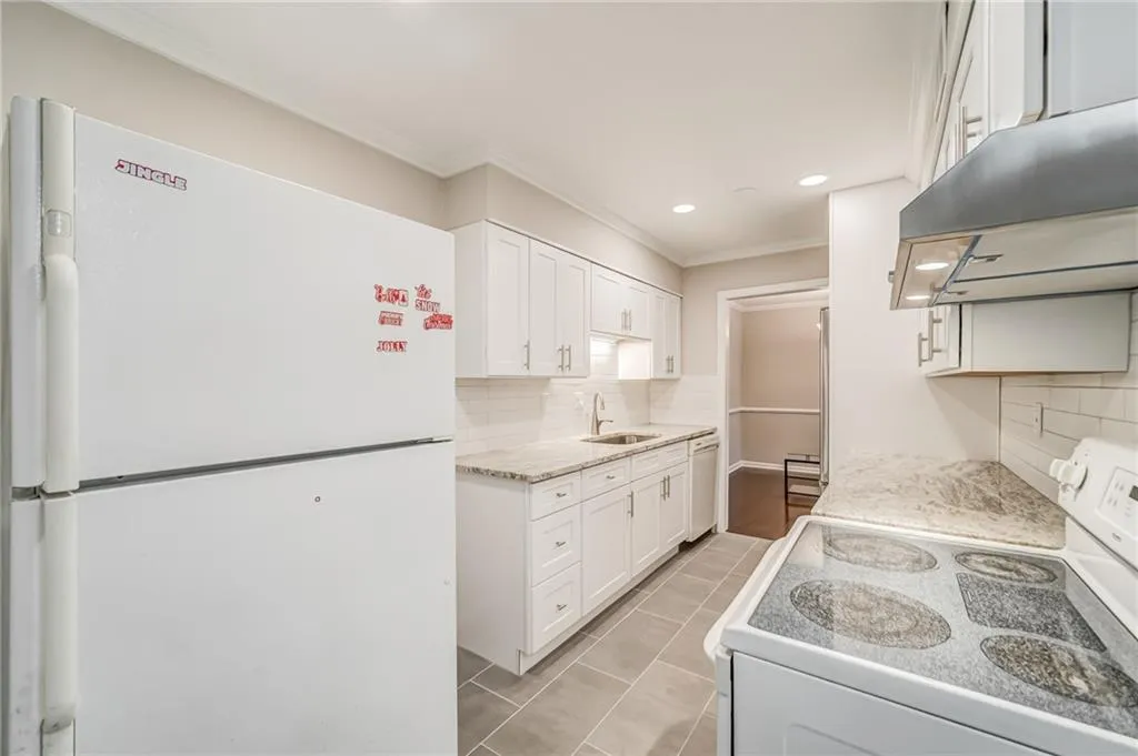 725 Dalrymple Road Unit 5a, Sandy Springs, Georgia 30328, 2 Bedrooms Bedrooms, ,2 BathroomsBathrooms,Residential,Sold,725 Dalrymple Road Unit 5a,6977257