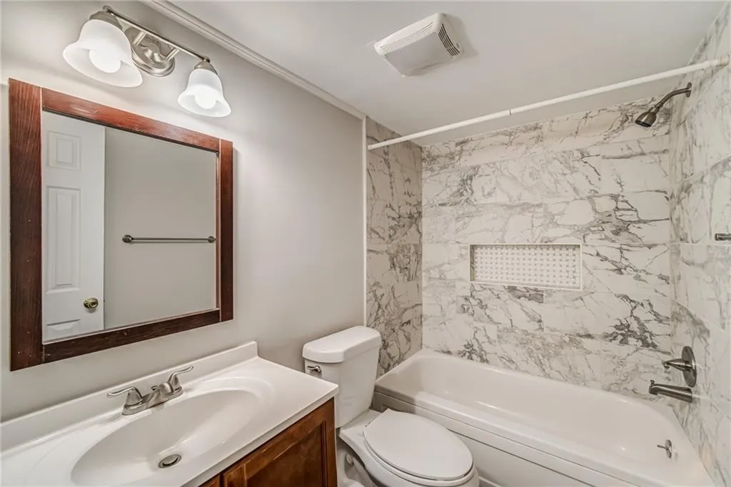 725 Dalrymple Road Unit 5a, Sandy Springs, Georgia 30328, 2 Bedrooms Bedrooms, ,2 BathroomsBathrooms,Residential,Sold,725 Dalrymple Road Unit 5a,6977257