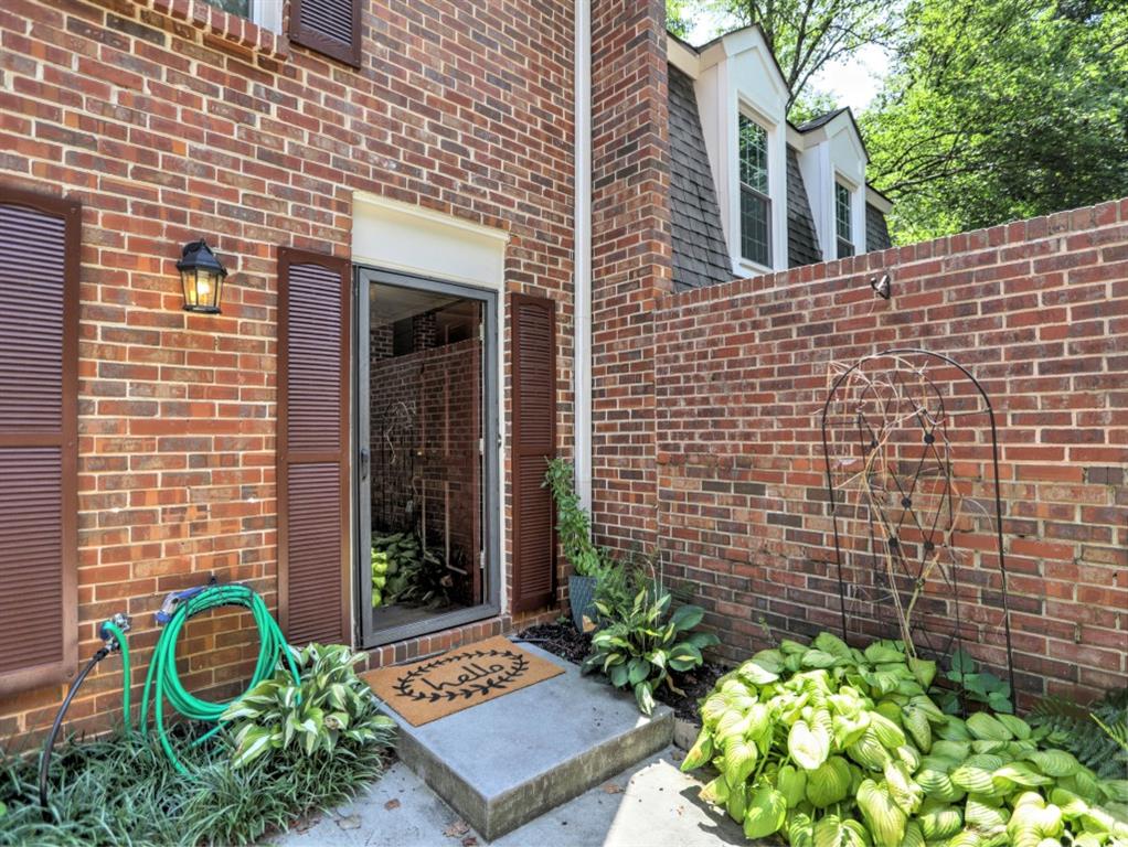380 The Chace, Sandy Springs, Georgia 30328, 4 Bedrooms Bedrooms, ,4 BathroomsBathrooms,Residential,Sold,380 The Chace,7284479